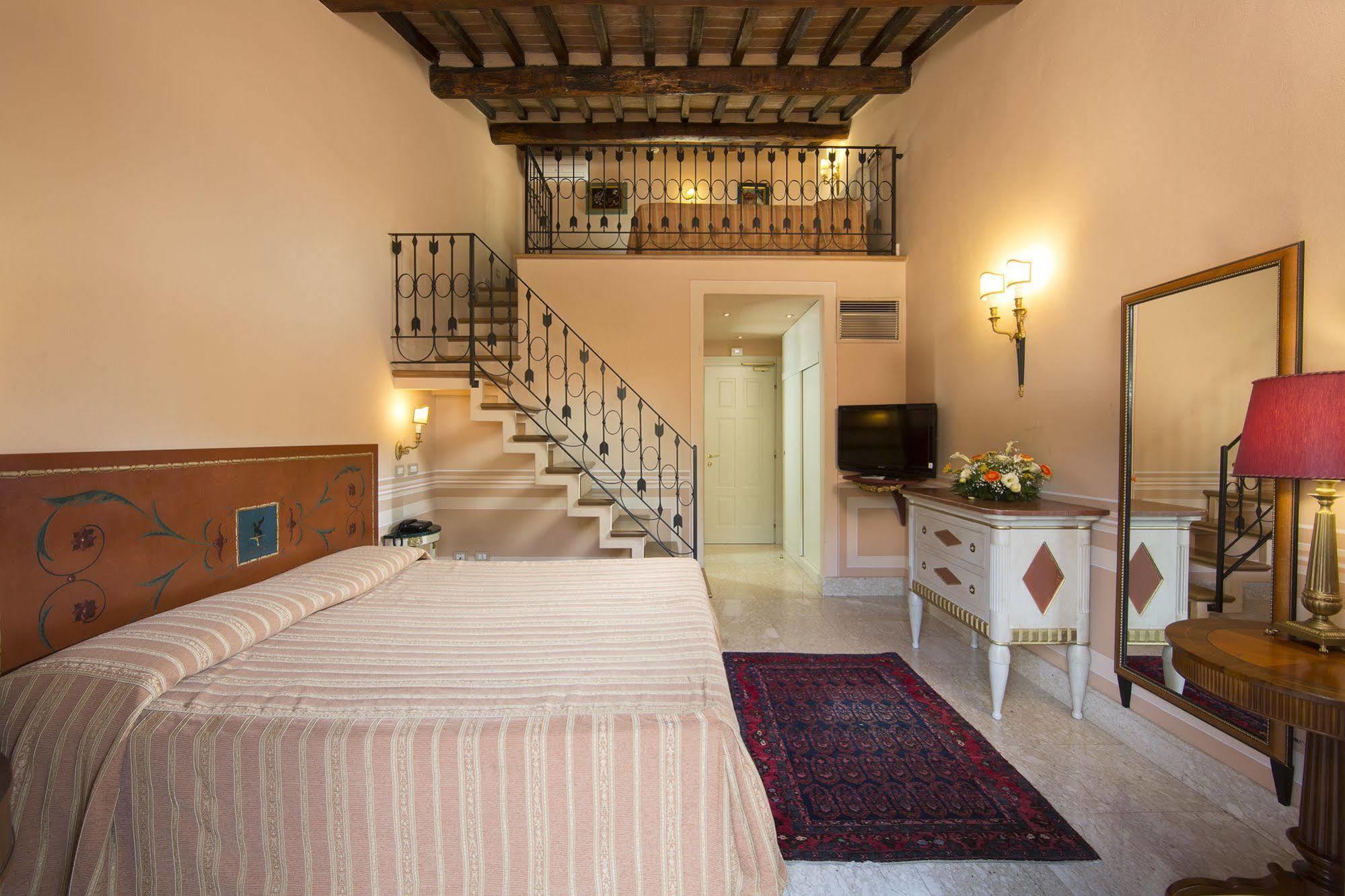 Il Piccolo Castello Hotel Monteriggioni Exterior photo