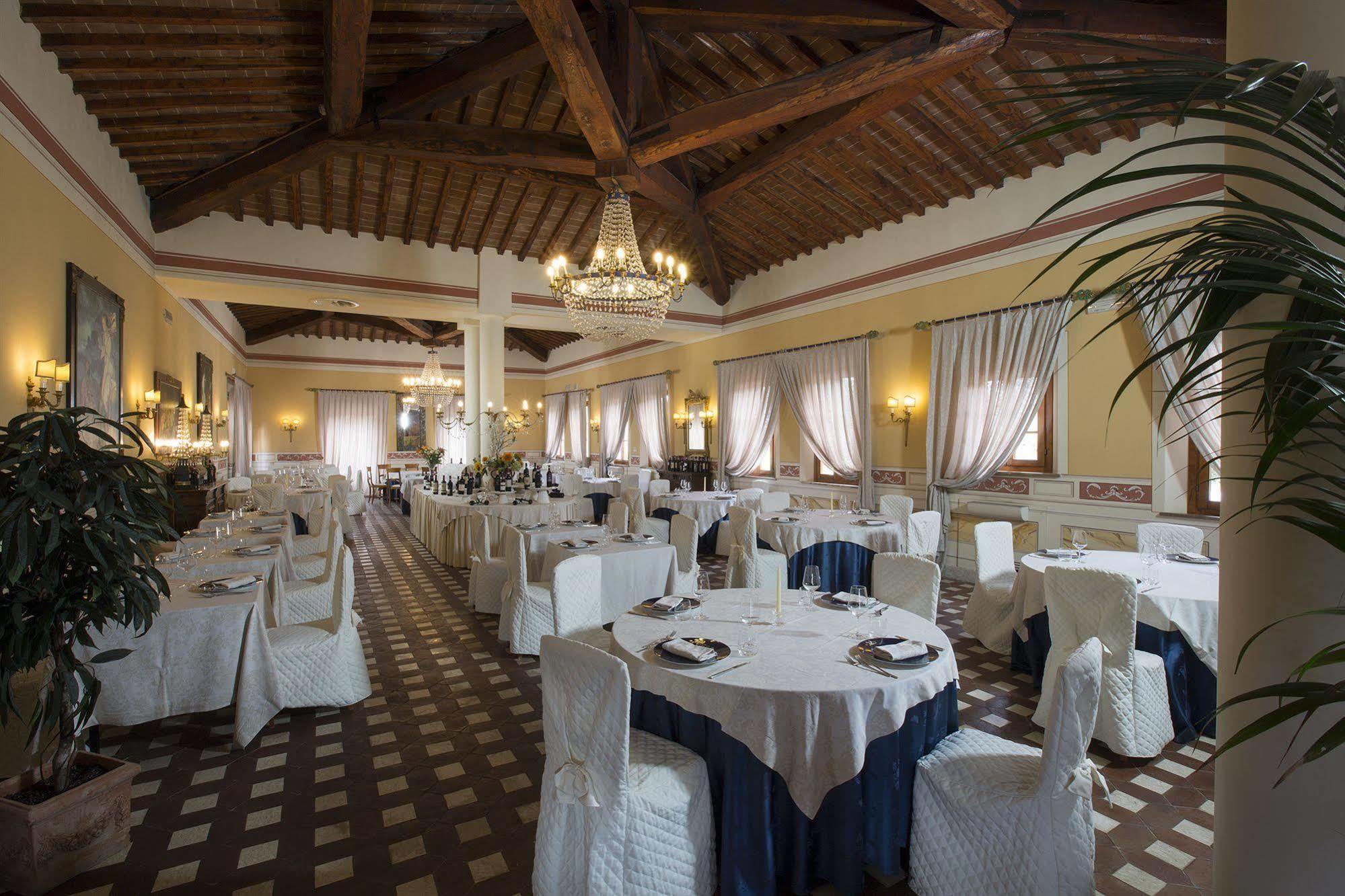 Il Piccolo Castello Hotel Monteriggioni Exterior photo