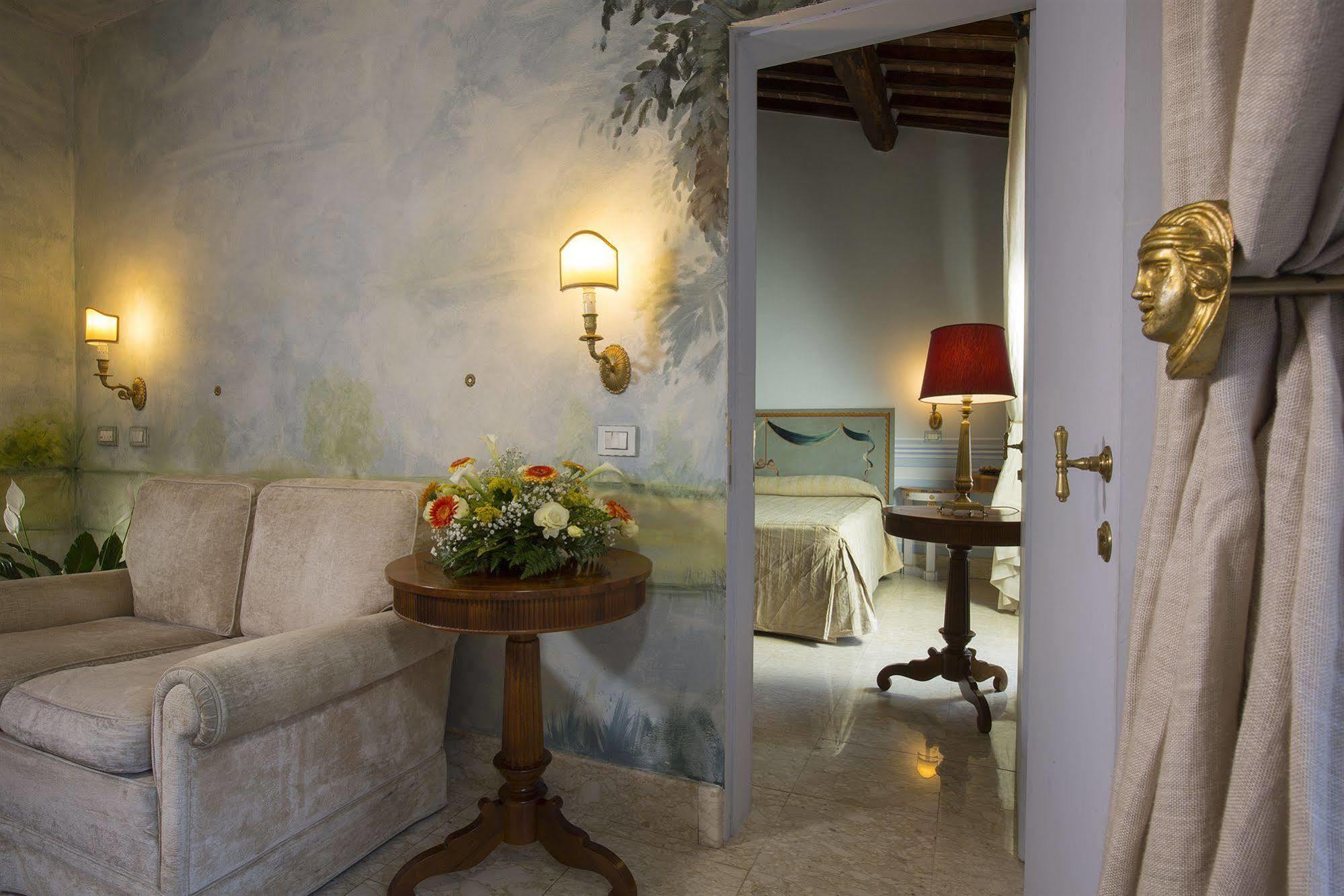 Il Piccolo Castello Hotel Monteriggioni Exterior photo